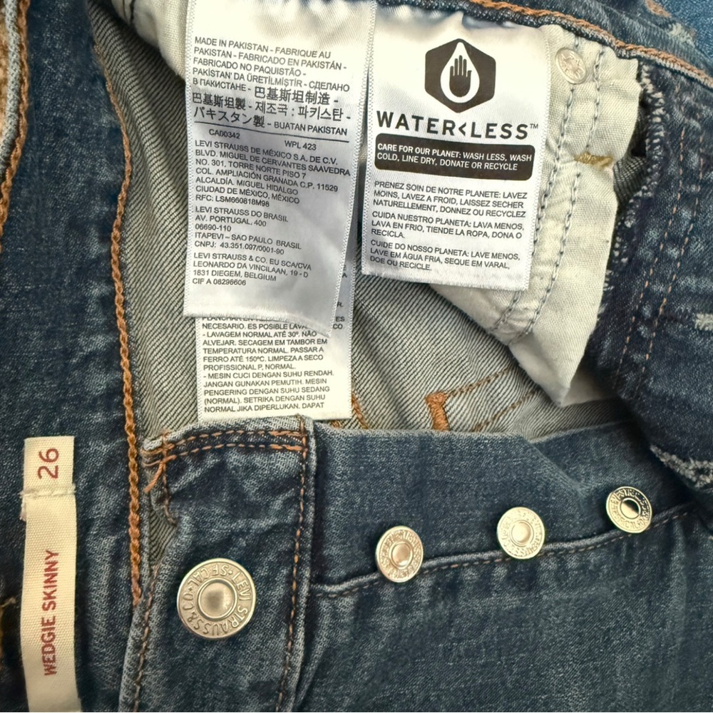 Levi's Women's Skinny Jeans in Blue - Picture 4 of 8